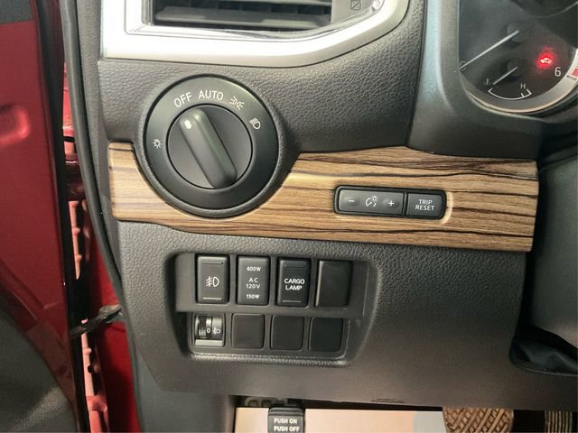 Used 2018 Nissan Titan SL w/ Chrome Package image 17