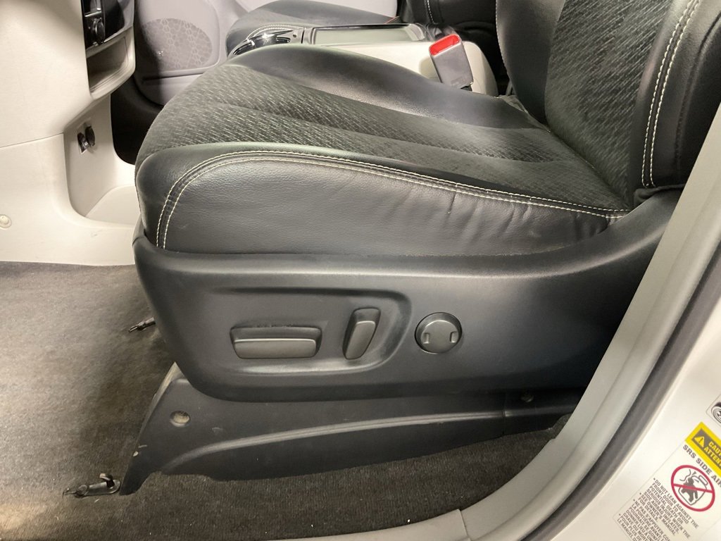 Used 2012 Toyota Sienna SE image 15
