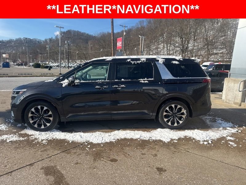 Used 2023 Kia Carnival EX FWD image 4