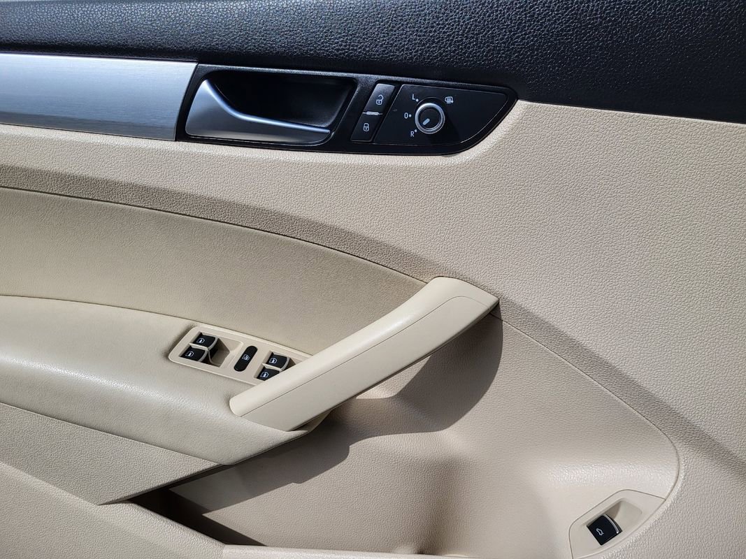 Used 2013 Volkswagen Passat 2.5 SE image 25