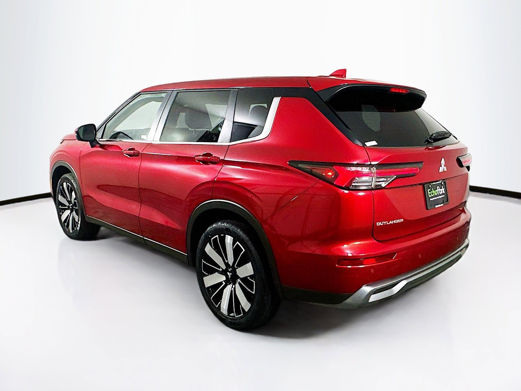 Used 2025 Mitsubishi Outlander SE image 5