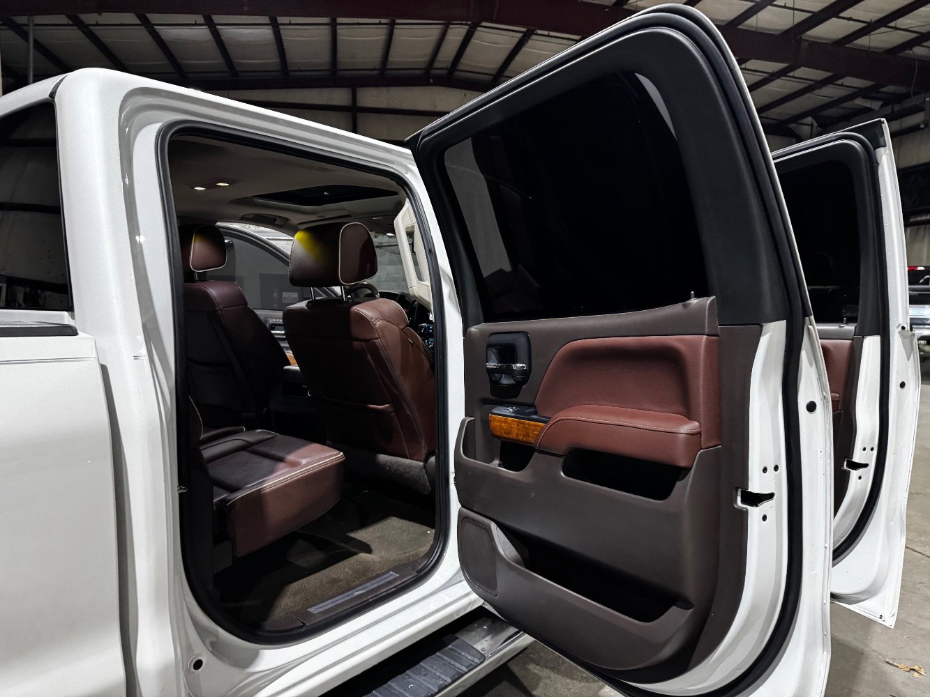 Used 2018 Chevrolet Silverado 1500 High Country image 19