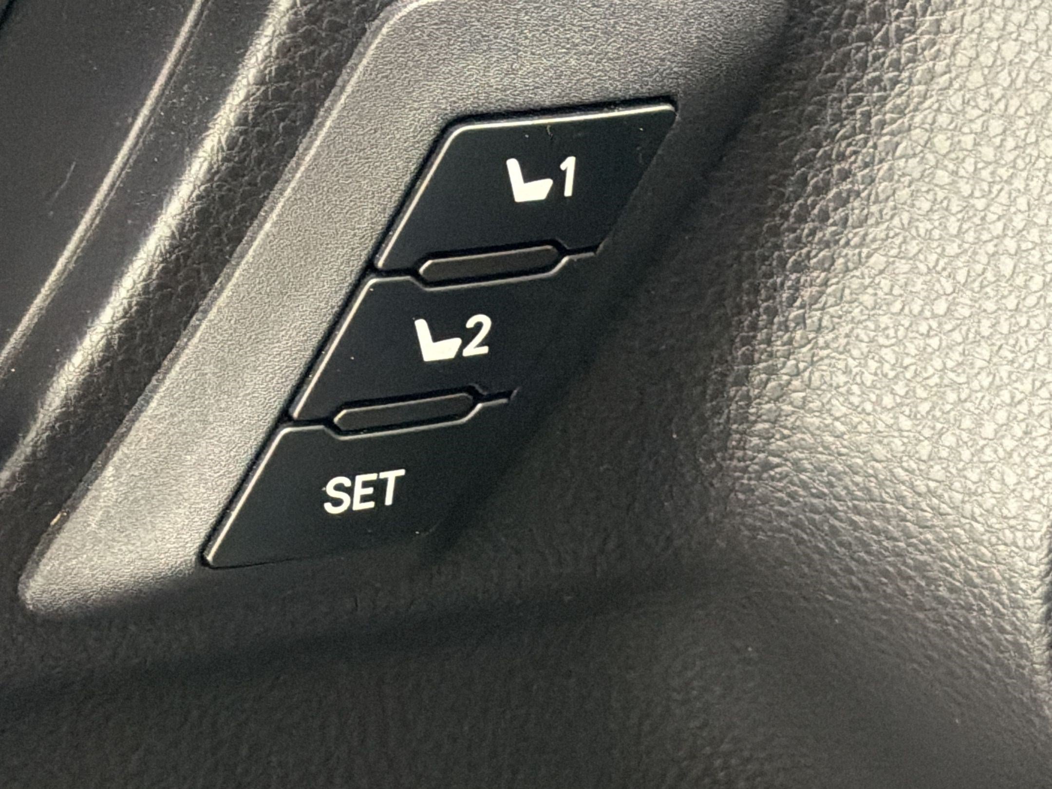 Used 2025 Toyota 4Runner Limited AWD/4WD image 15