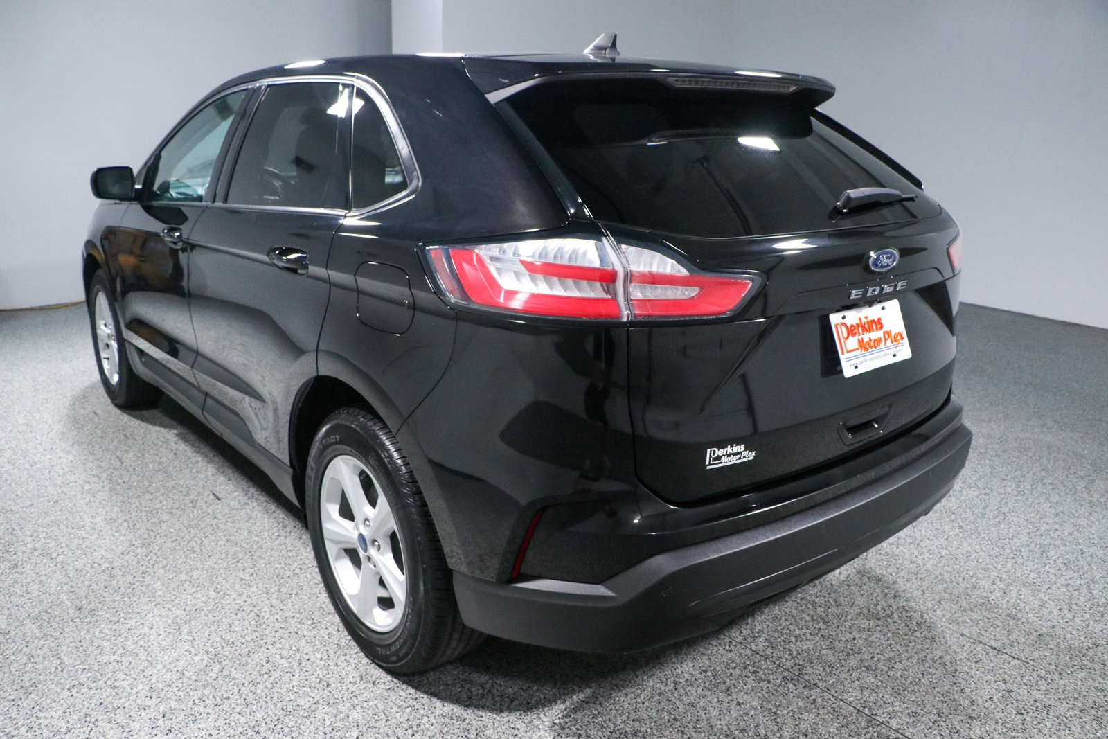 Used 2021 Ford Edge SE image 9