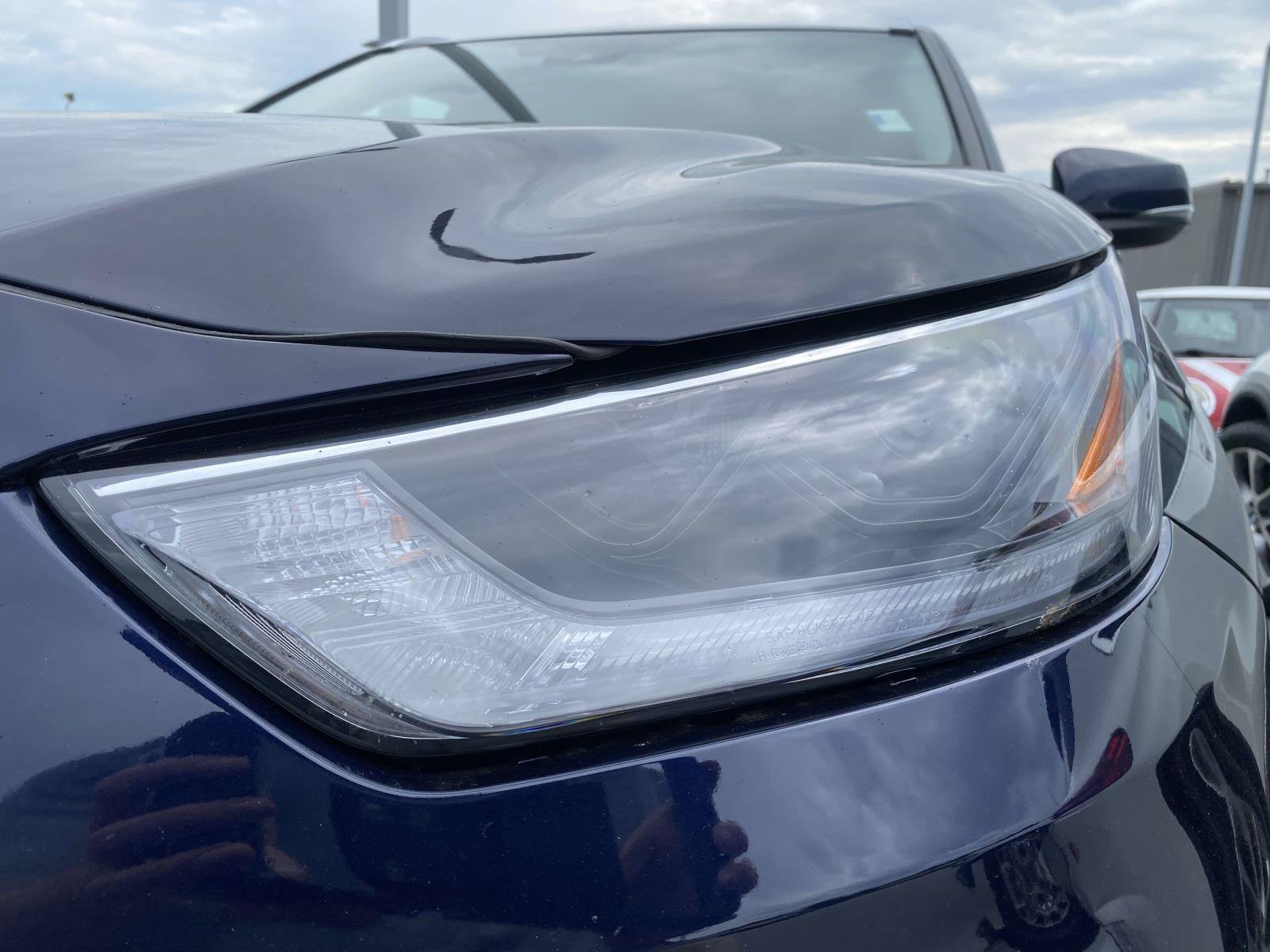 Used 2021 Toyota Highlander XLE FWD image 12