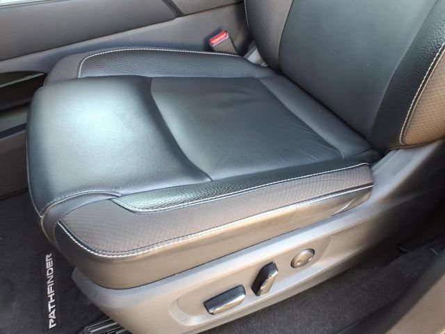 Used 2024 Nissan Pathfinder SL w/ Cargo Package image 16