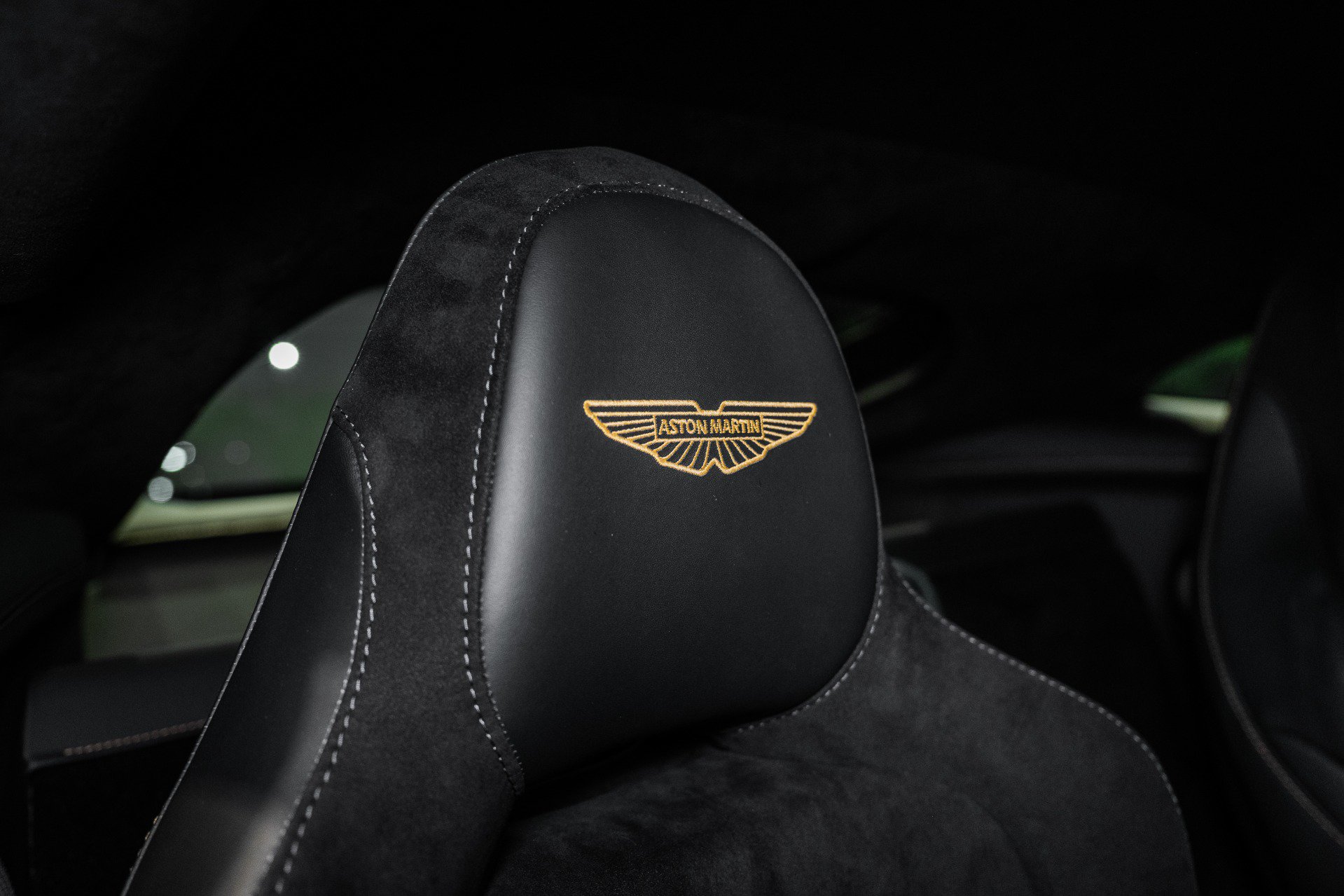 Used 2025 Aston Martin V8 Vantage Coupe RWD image 6