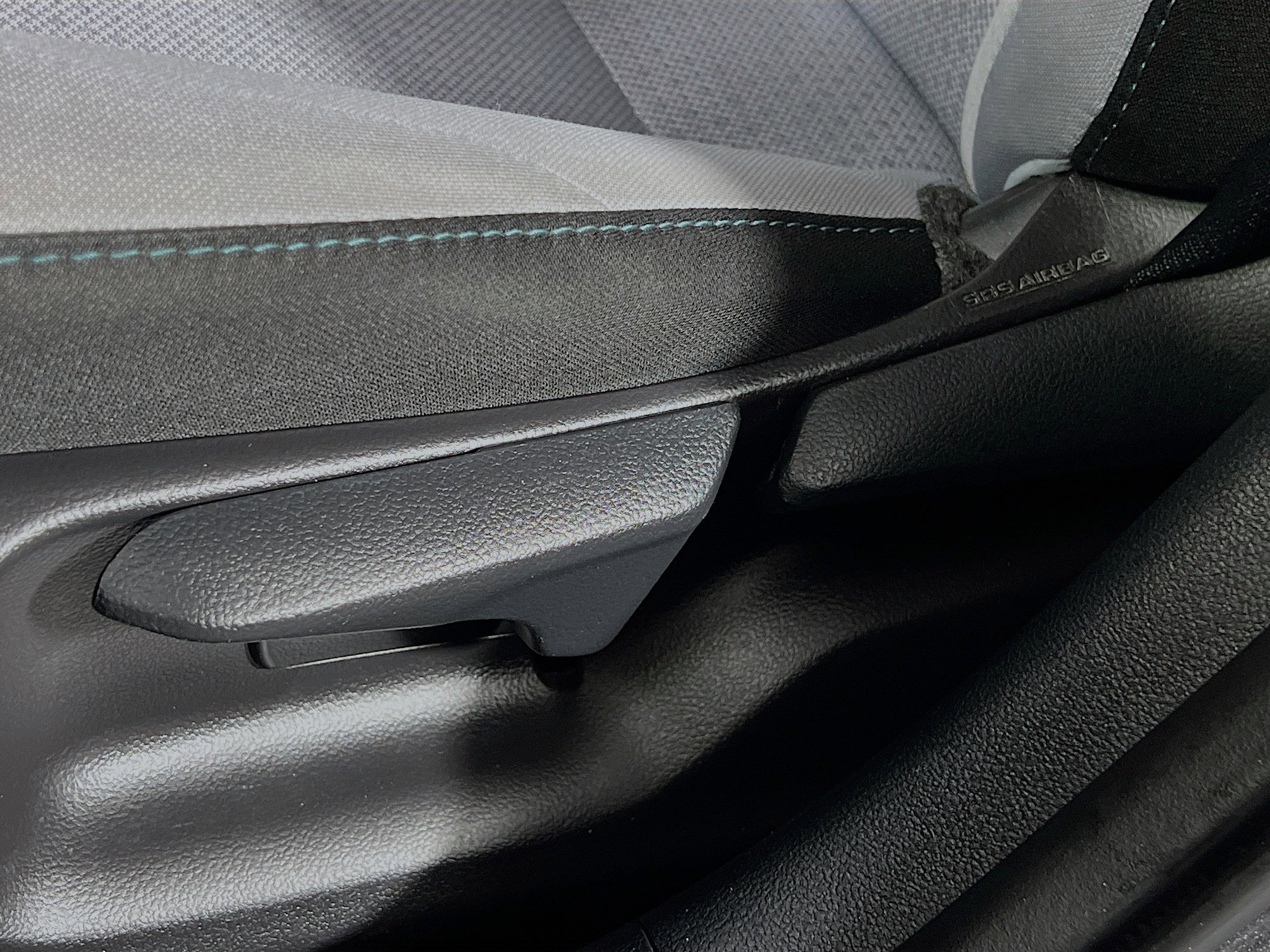 Used 2022 Toyota Prius LE image 16