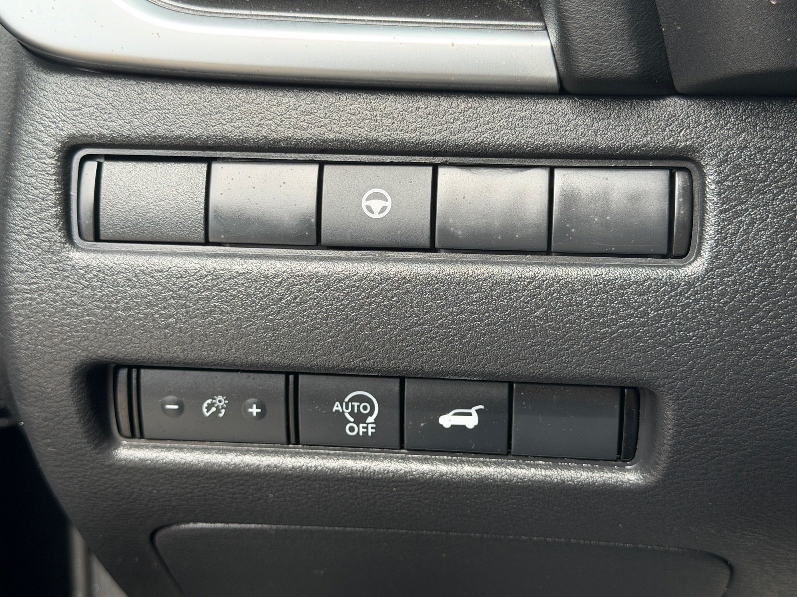Certified 2025 Nissan Rogue SV FWD image 30