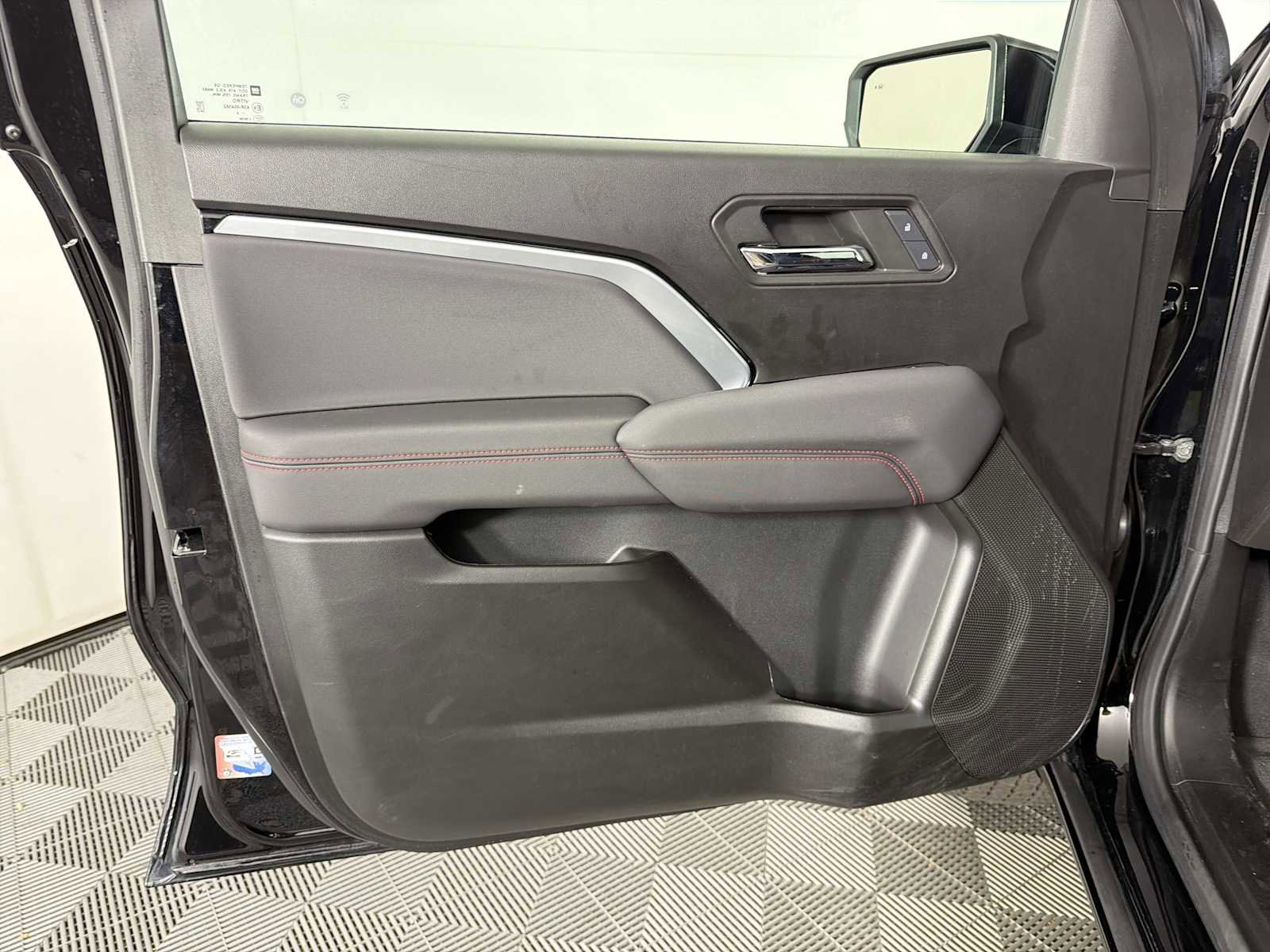 Certified 2024 Chevrolet Colorado Z71 w/ Z71 Convenience Package 2 image 8