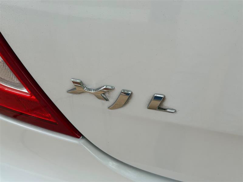 Used 2016 Jaguar XJ L Supercharged RWD image 17