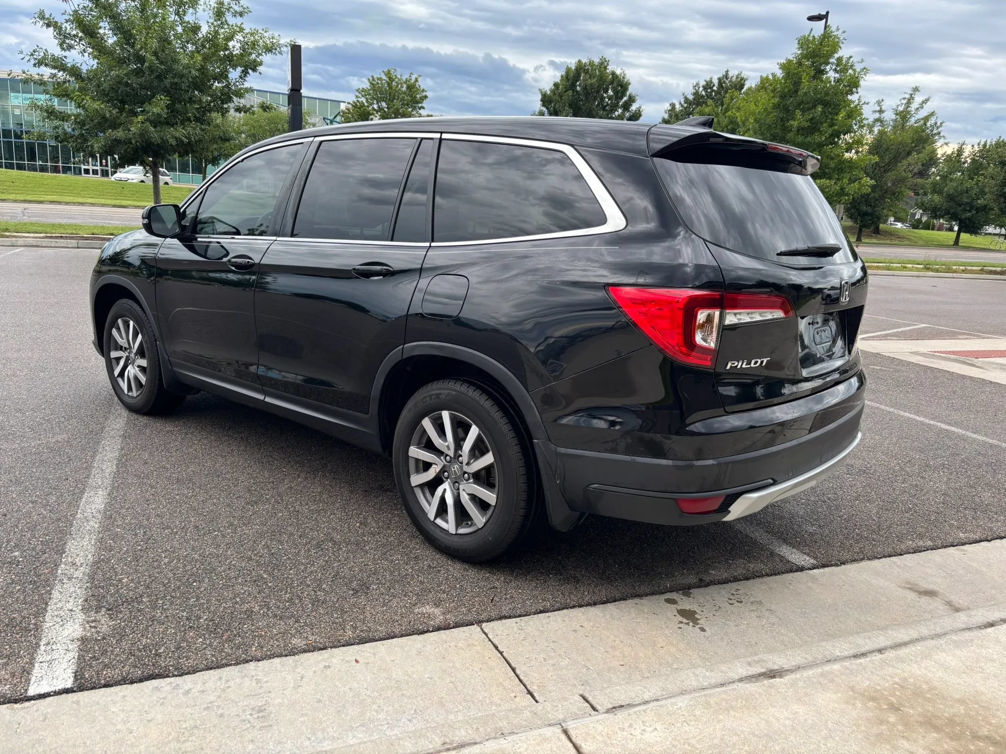 Used 2020 Honda Pilot EX image 5