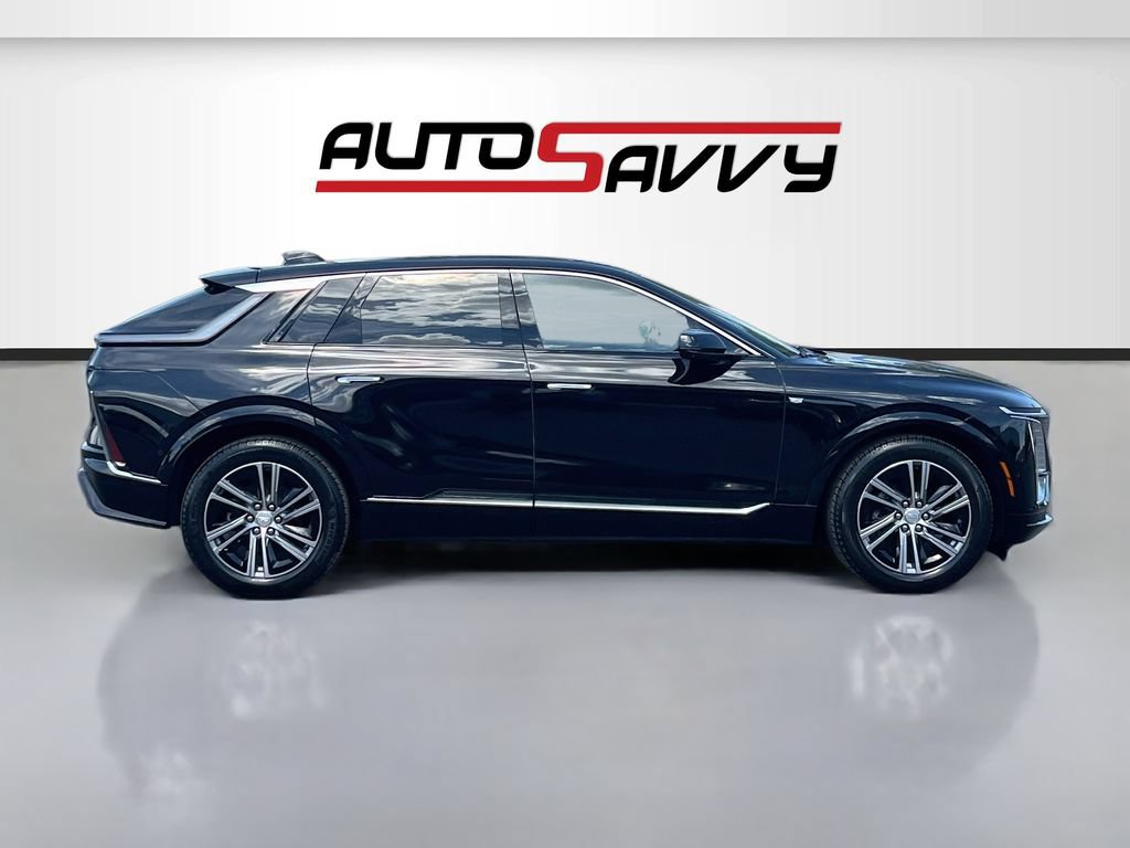 Used 2025 Cadillac Lyriq Luxury AWD/4WD image 8
