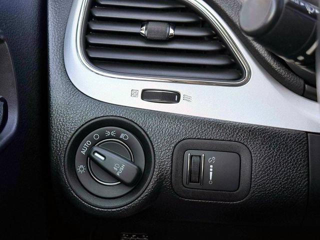 Used 2015 Dodge Journey R/T w/ Flexible Seating Group FWD image 23