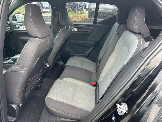 Used 2023 Volvo XC40 B5 Core AWD/4WD image 6