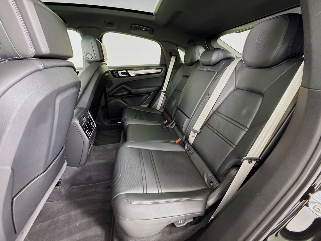 Certified 2023 Porsche Cayenne Platinum Edition AWD/4WD image 26