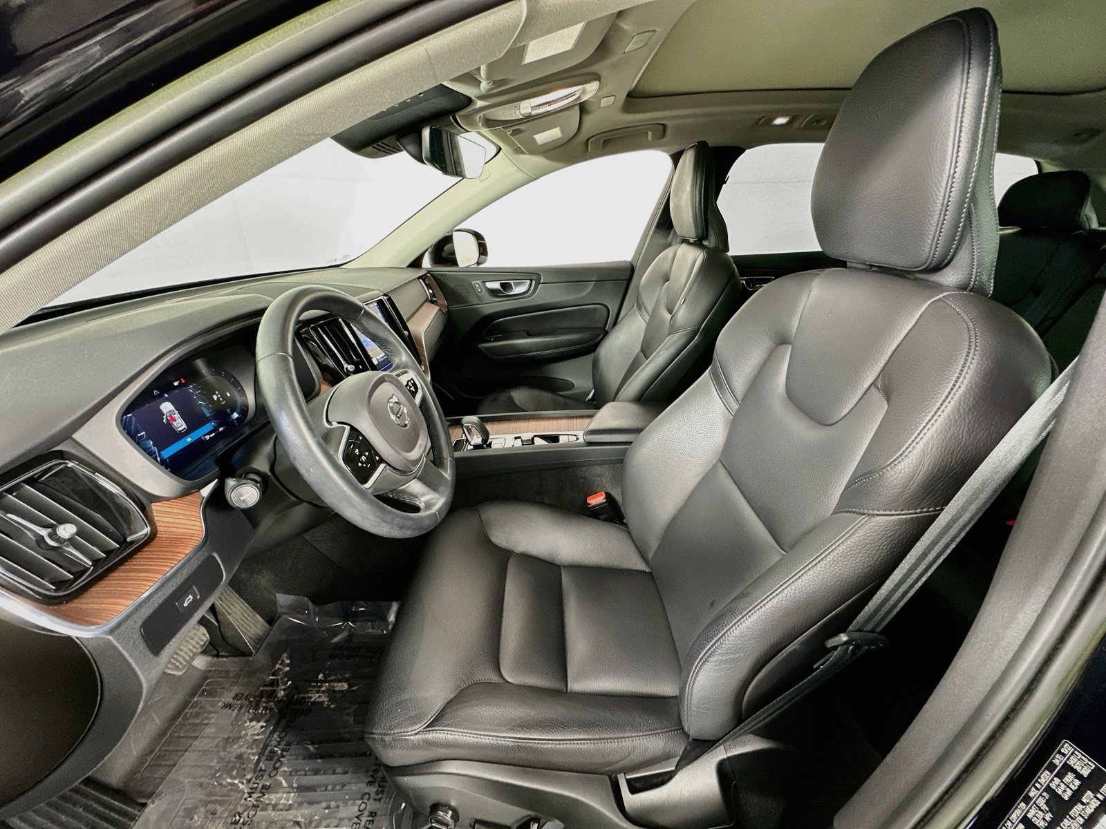 Used 2023 Volvo XC60 B5 Plus w/ Protection Package Premier AWD/4WD image 21