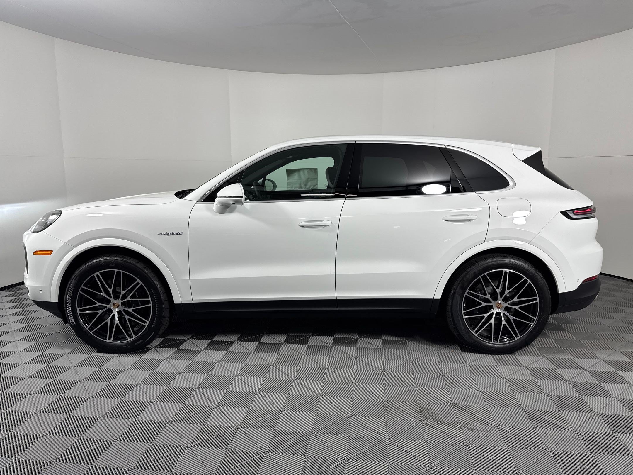 Certified 2026 Porsche Cayenne Coupe AWD/4WD image 2