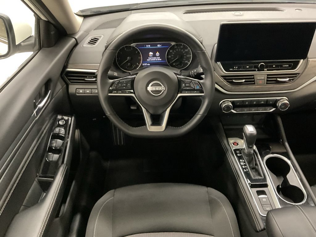 Used 2023 Nissan Altima 2.5 SV w/ SV Premium Package AWD/4WD image 16
