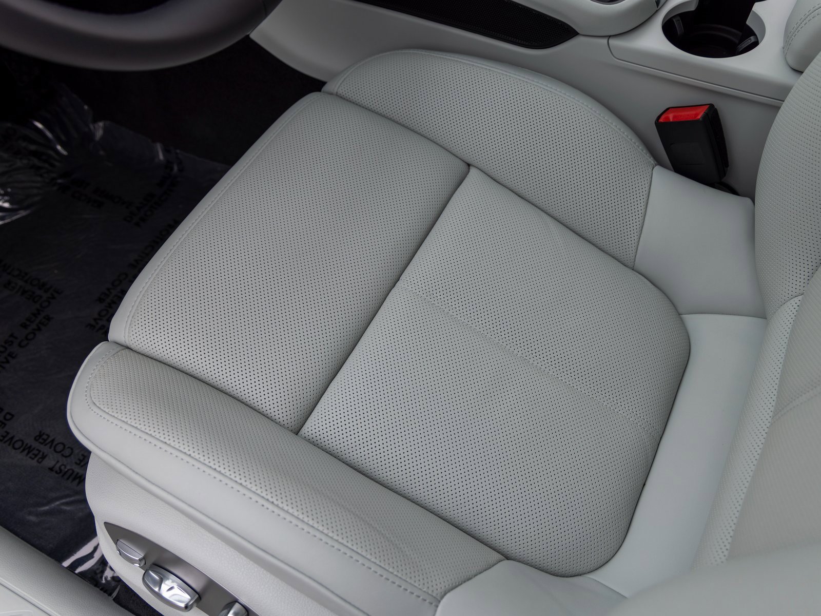 New 2025 Porsche Macan image 27