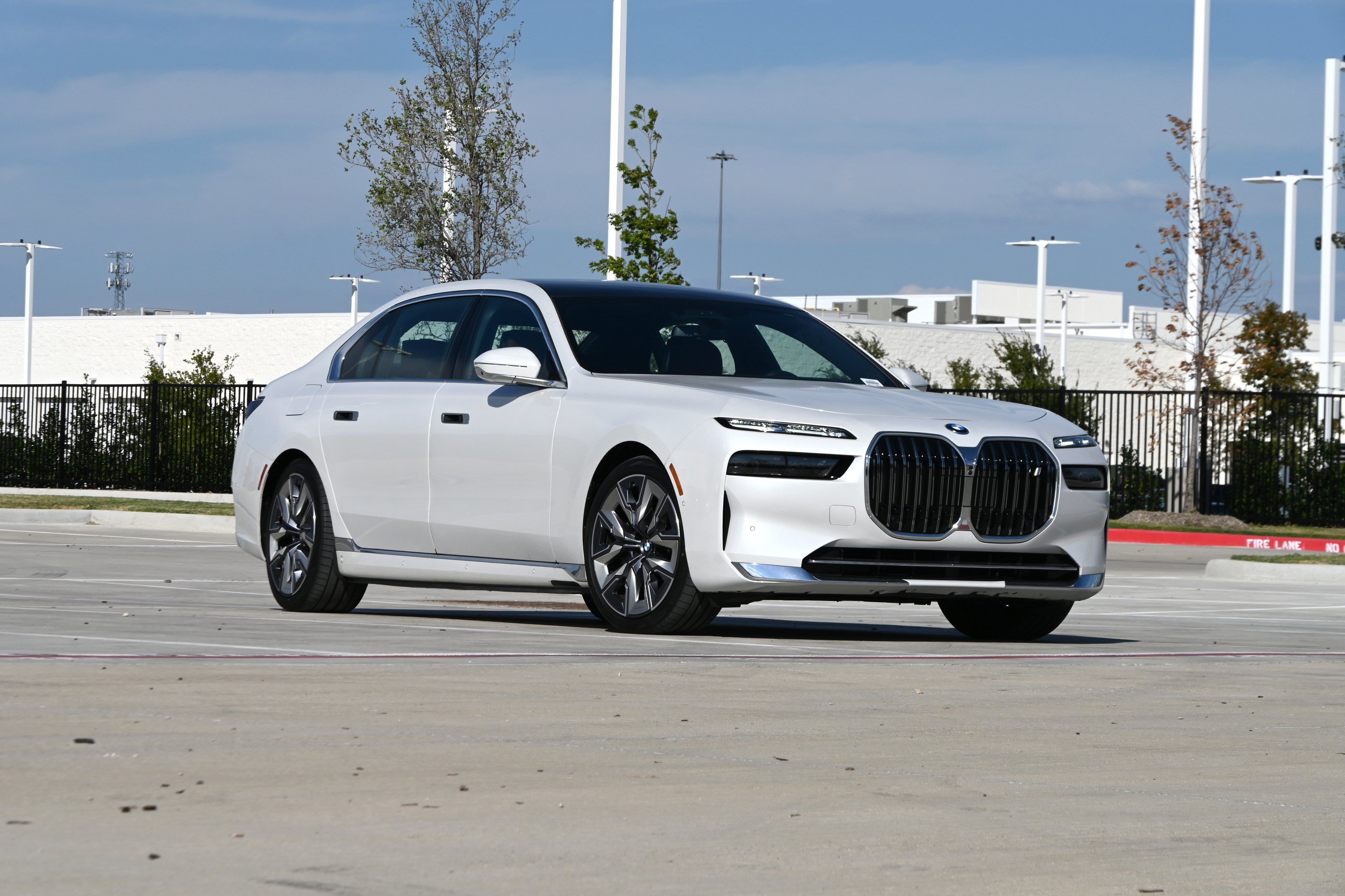 Certified 2023 BMW i7 xDrive60 w/ Executive Package 2 AWD/4WD image 2