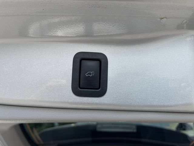 Used 2017 Toyota Highlander Limited w/ Carpet Mat Package AWD/4WD image 17