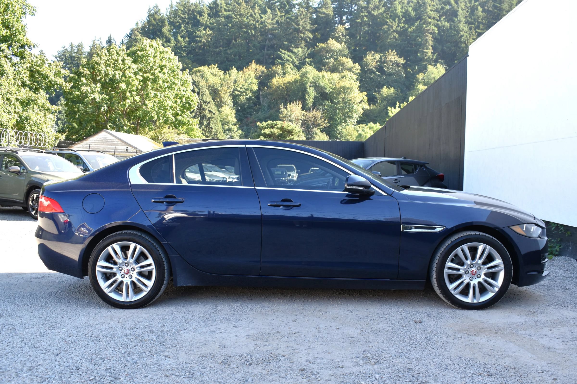 Used 2019 Jaguar XE Premium AWD/4WD image 6