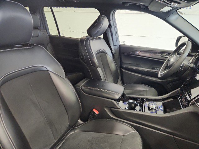 Used 2023 Jeep Grand Cherokee L Laredo image 9