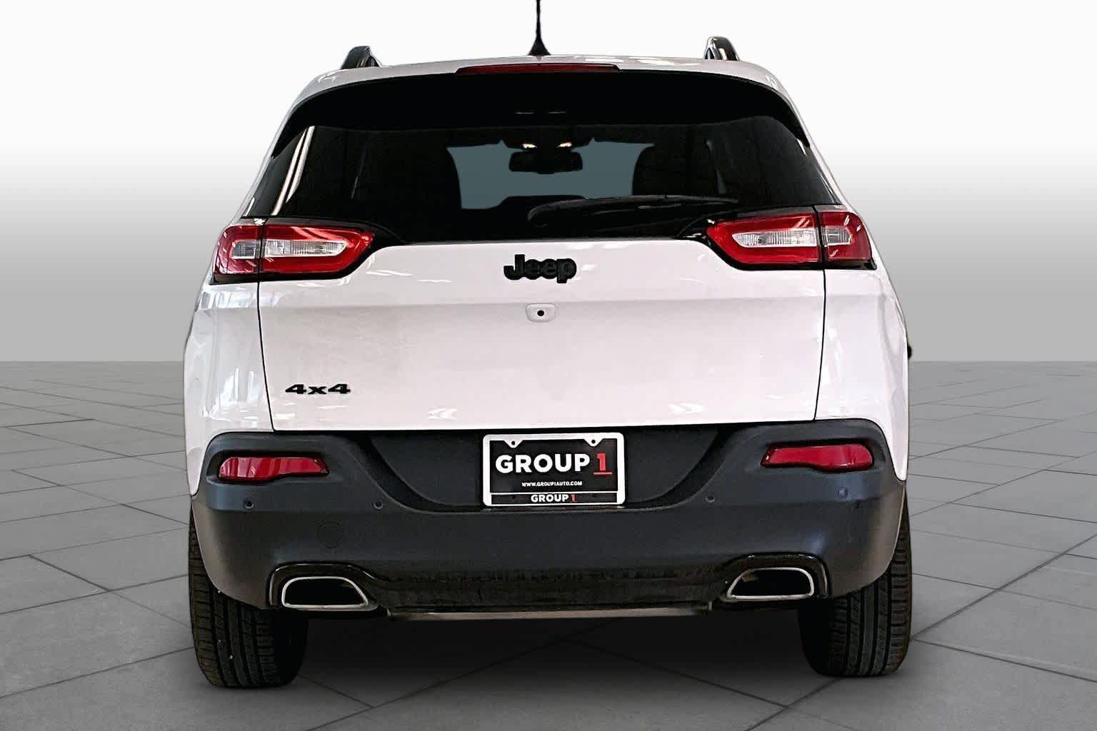 Used 2018 Jeep Cherokee Limited w/ Luxury Group AWD/4WD image 4