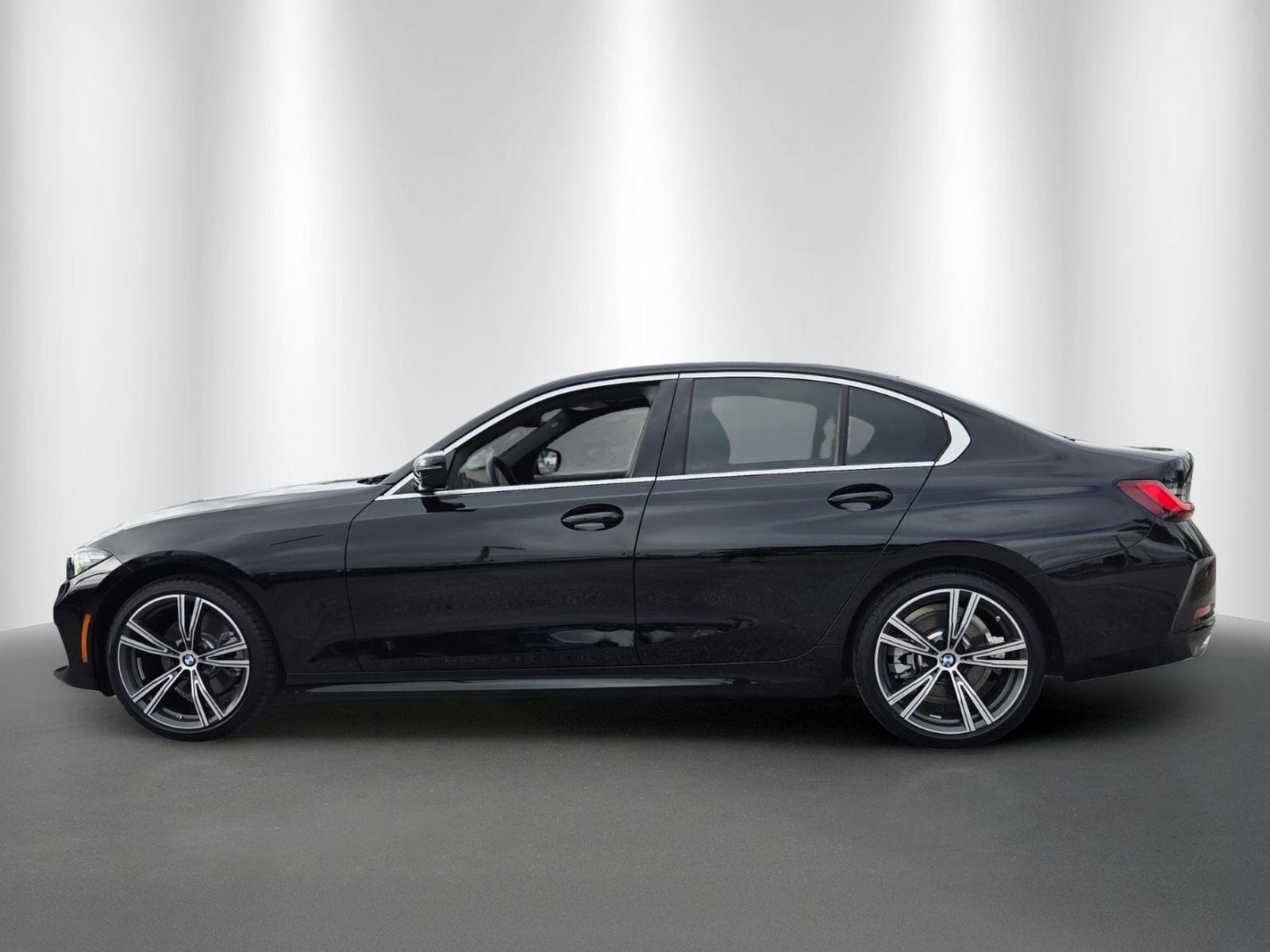 Used 2024 BMW 330i Sedan w/ Convenience Package RWD image 4