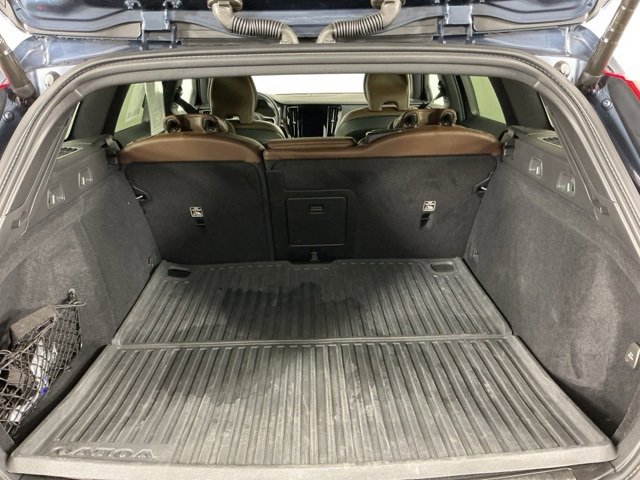 Used 2021 Volvo V60 T5 Cross Country image 27
