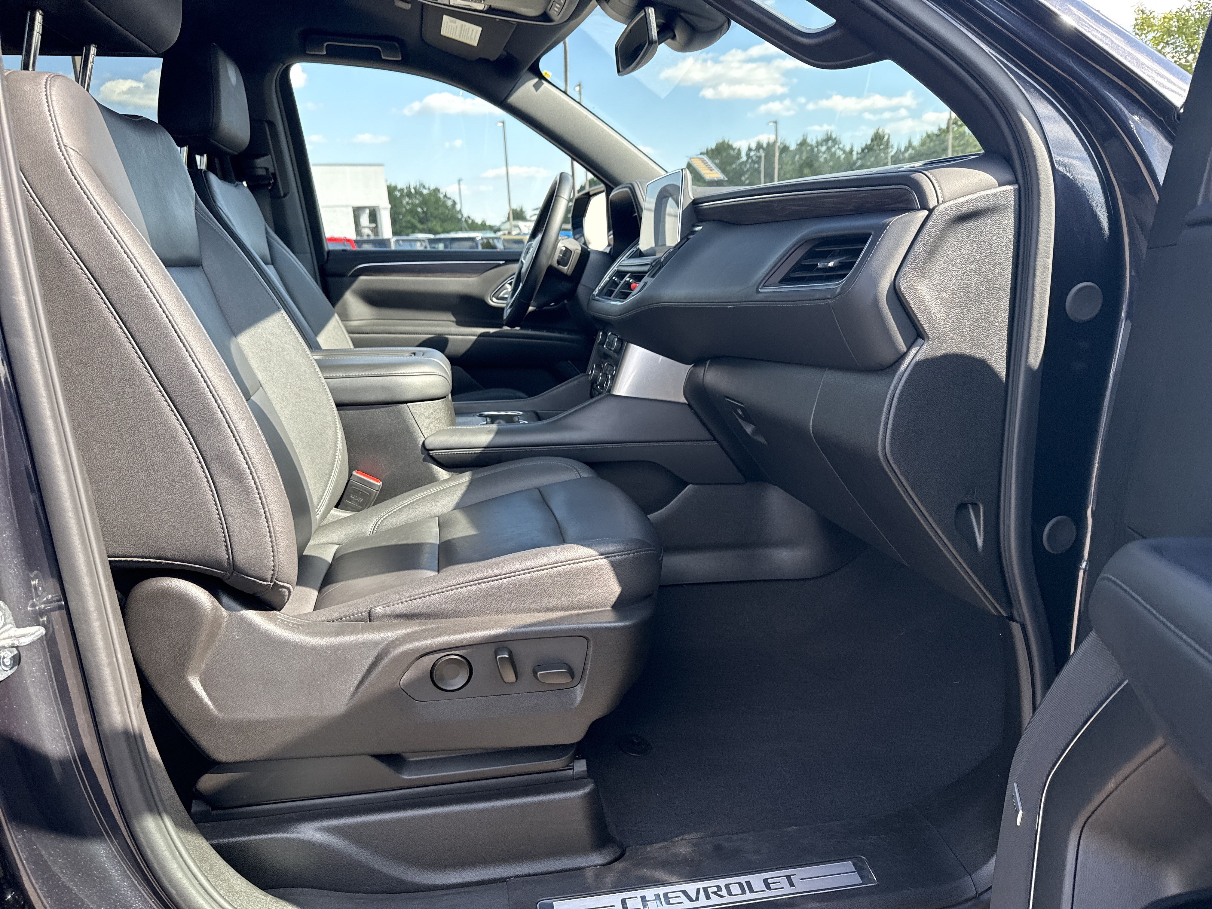 Used 2024 Chevrolet Suburban LT AWD/4WD image 14