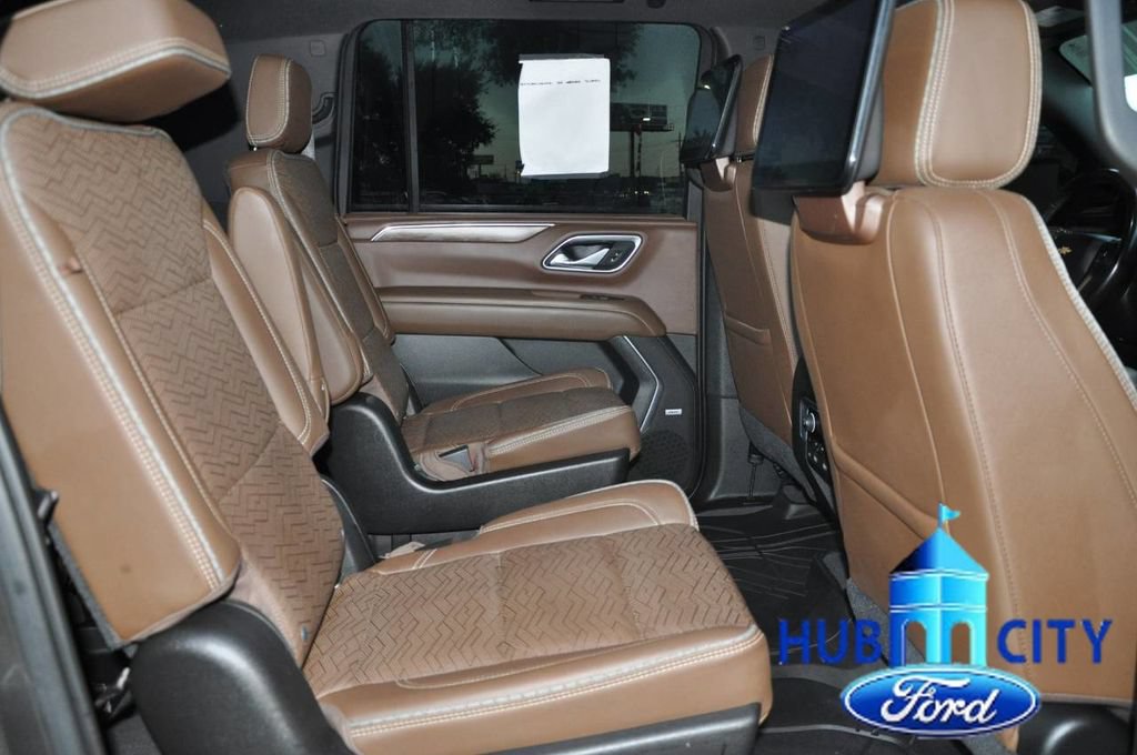 Used 2021 Chevrolet Suburban High Country w/ Premium Package RWD image 14