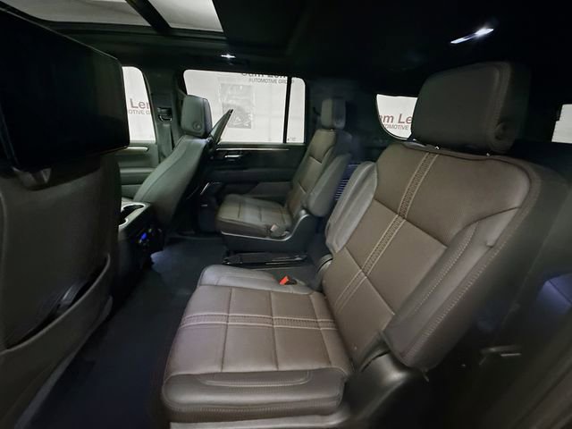 Used 2025 Chevrolet Suburban High Country AWD/4WD image 28