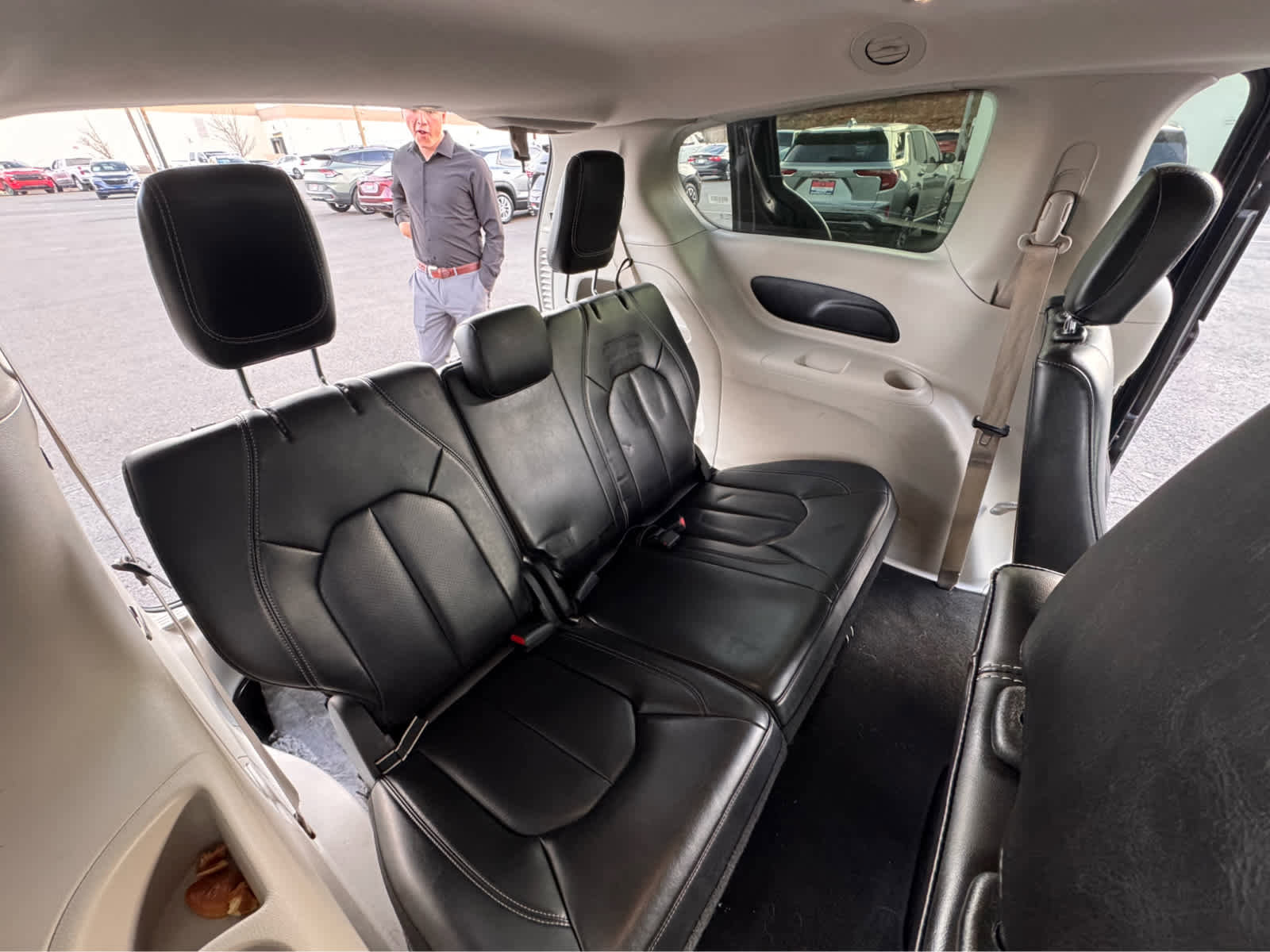 Used 2023 Chrysler Pacifica Touring-L image 13