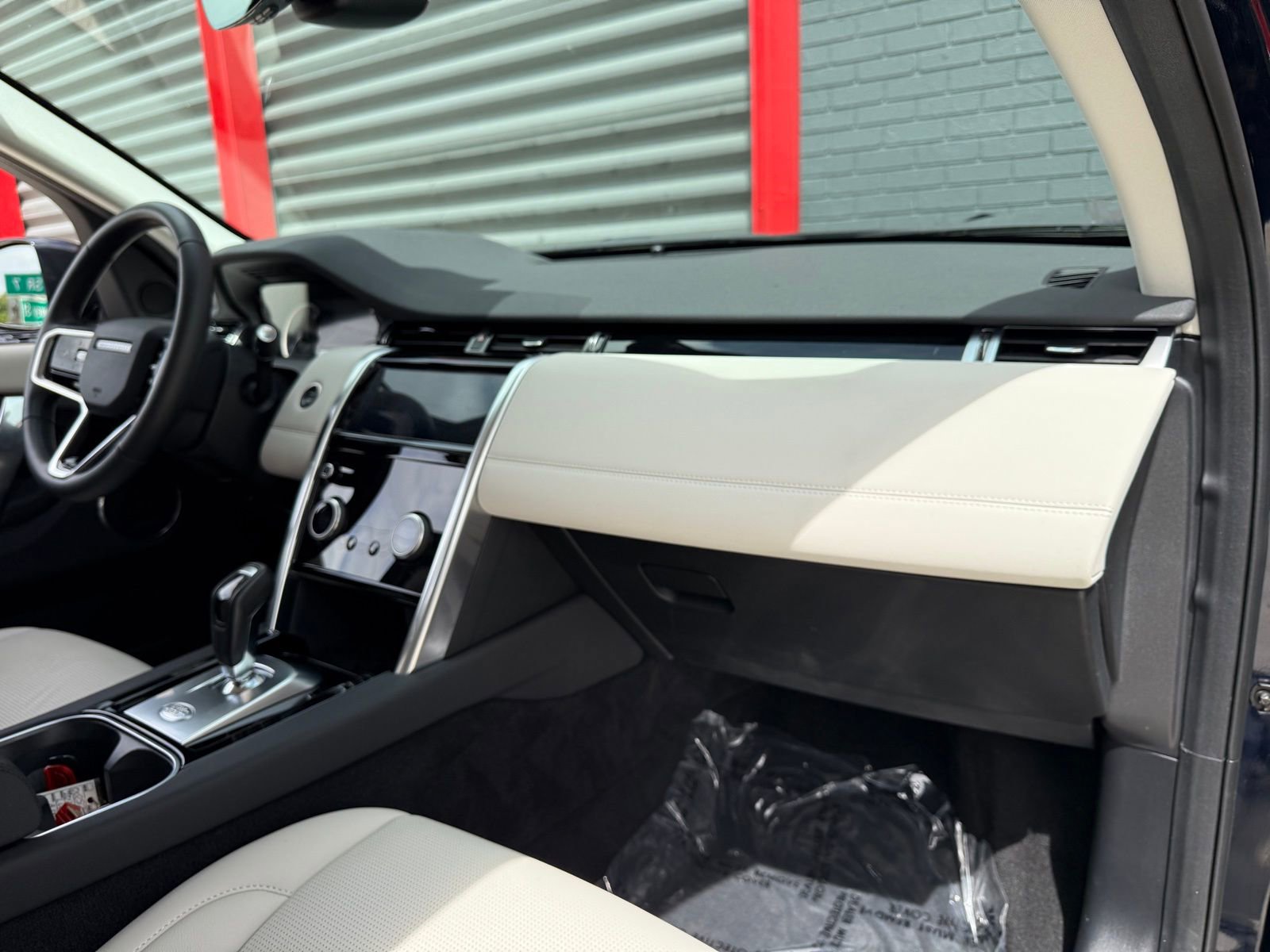 Used 2023 Land Rover Discovery Sport SE AWD/4WD image 20