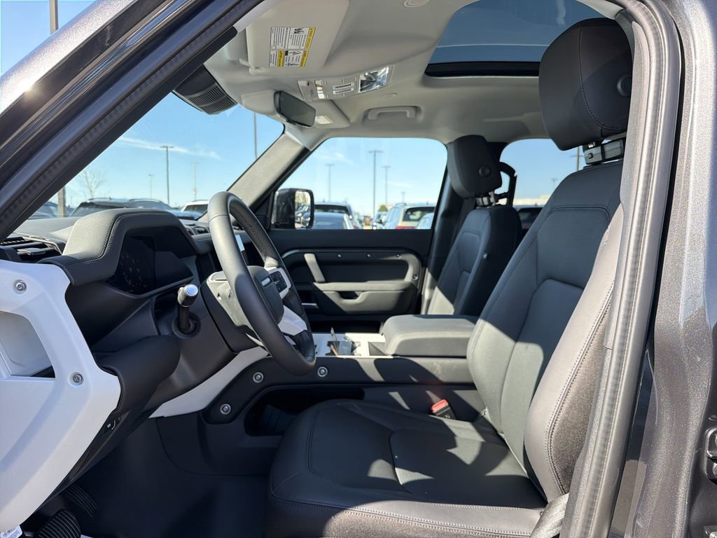 Used 2025 Land Rover Defender 110 S image 3