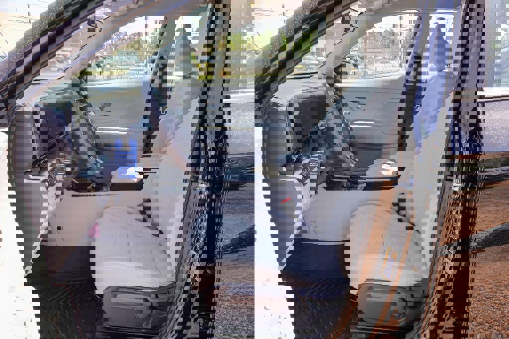 New 2026 Hyundai Kona SE image 7