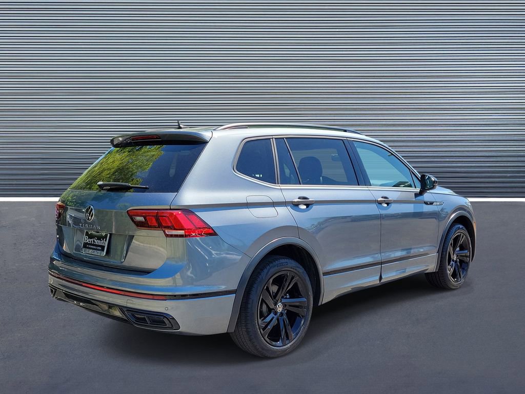 Used 2023 Volkswagen Tiguan SE R-Line image 3