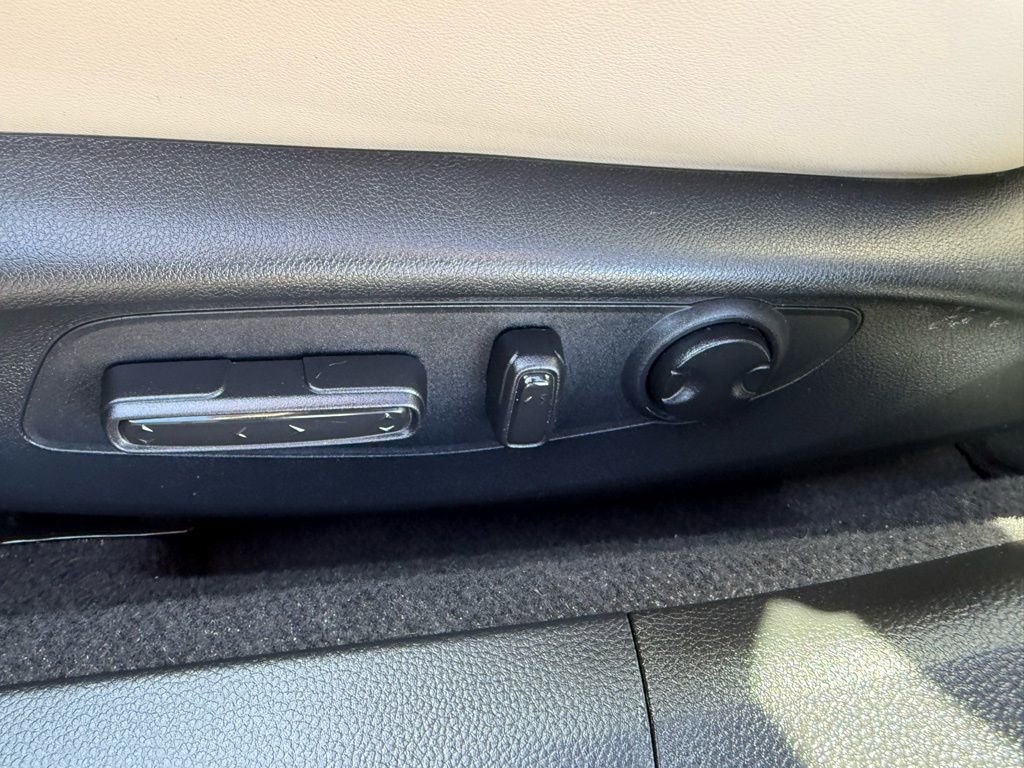 Used 2023 Honda Accord EX-L image 11