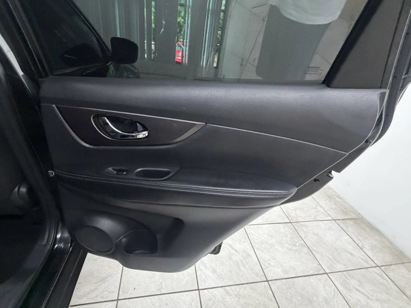 Used 2016 Nissan Rogue SV AWD/4WD image 18