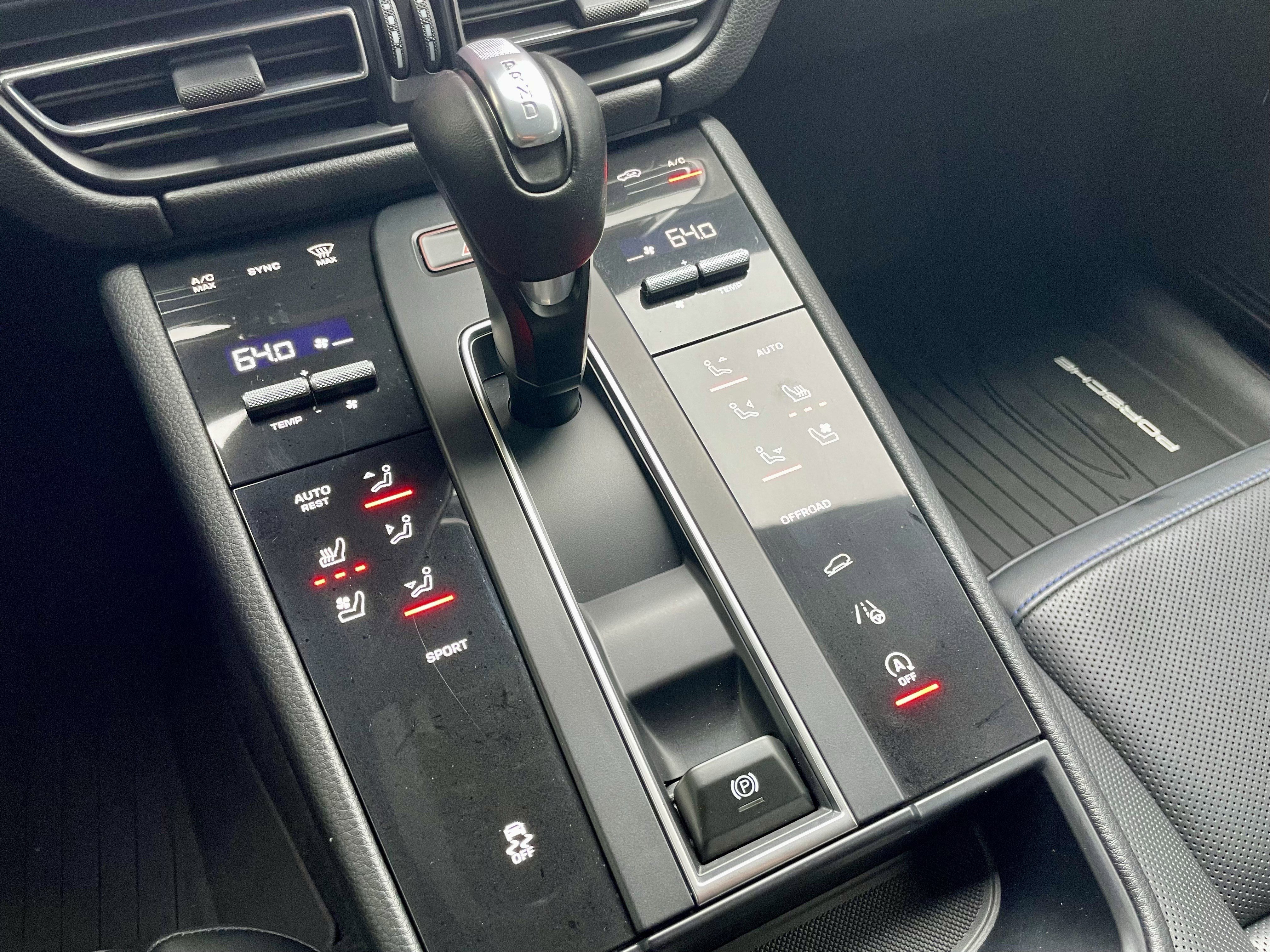Used 2023 Porsche Macan Turbo image 20