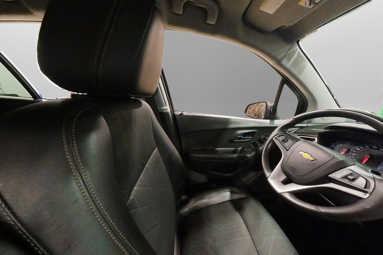 Used 2020 Chevrolet Trax LT w/ Driver Confidence Package image 41