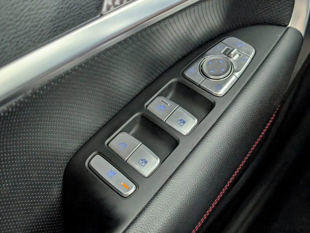 Used 2023 Genesis G70 2.0T w/ Sport Prestige Package RWD image 23