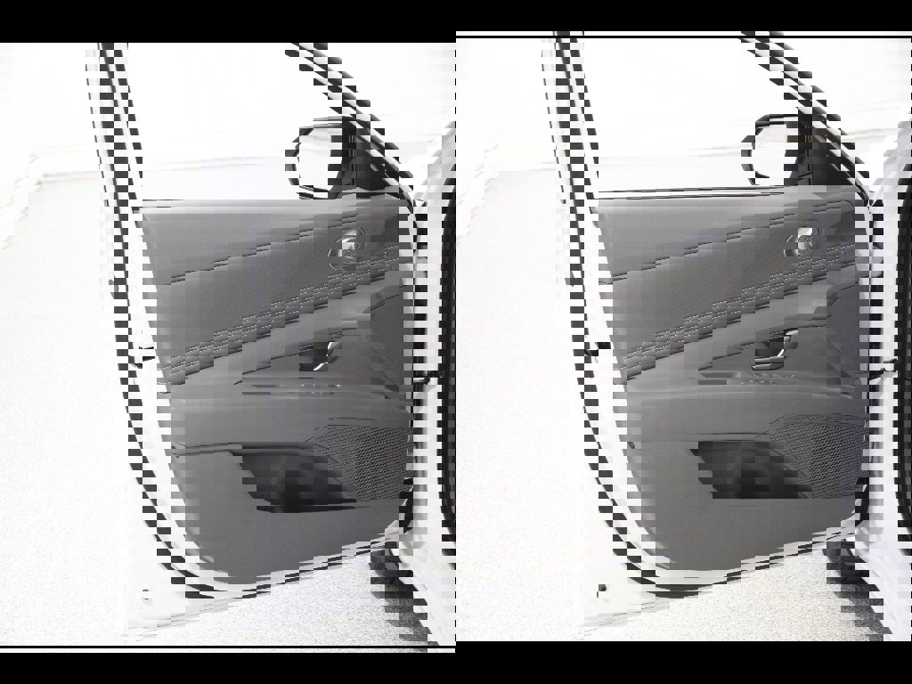 Certified 2025 Hyundai Elantra Sport image 4