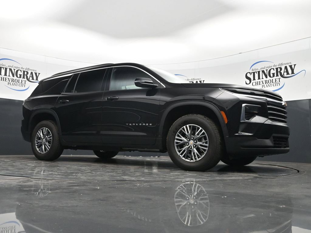 Used 2025 Chevrolet Traverse LT w/ Driver Confidence Package AWD/4WD image 17