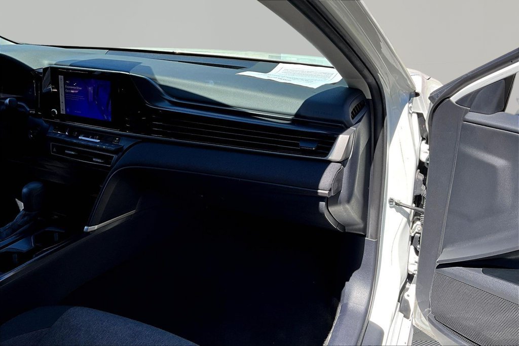 Used 2025 Toyota Camry LE FWD image 27