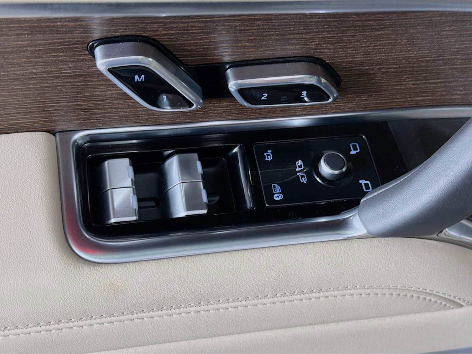 Used 2024 Land Rover Range Rover SE AWD/4WD image 19