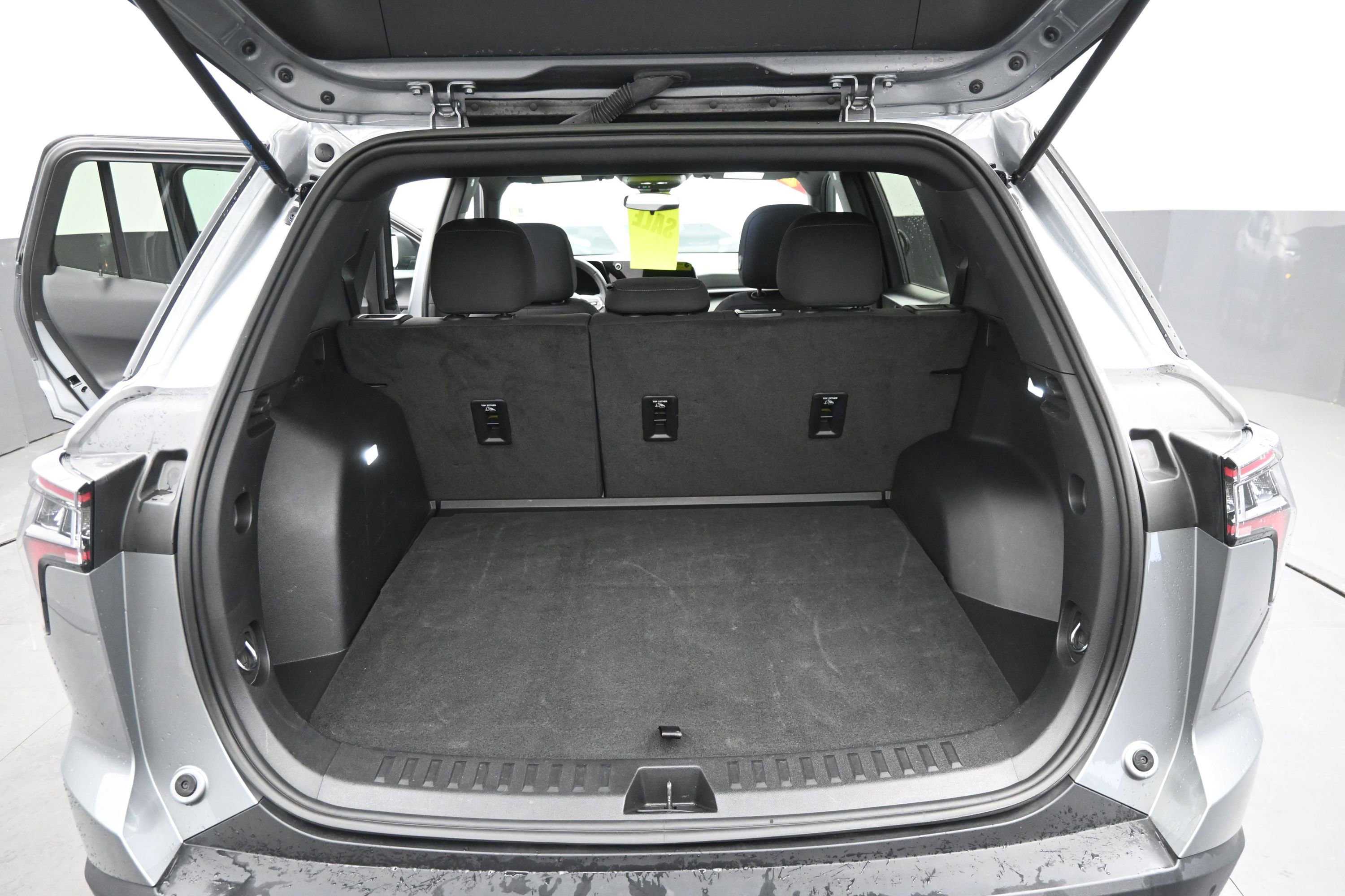 Used 2025 Chevrolet Equinox LT FWD image 19