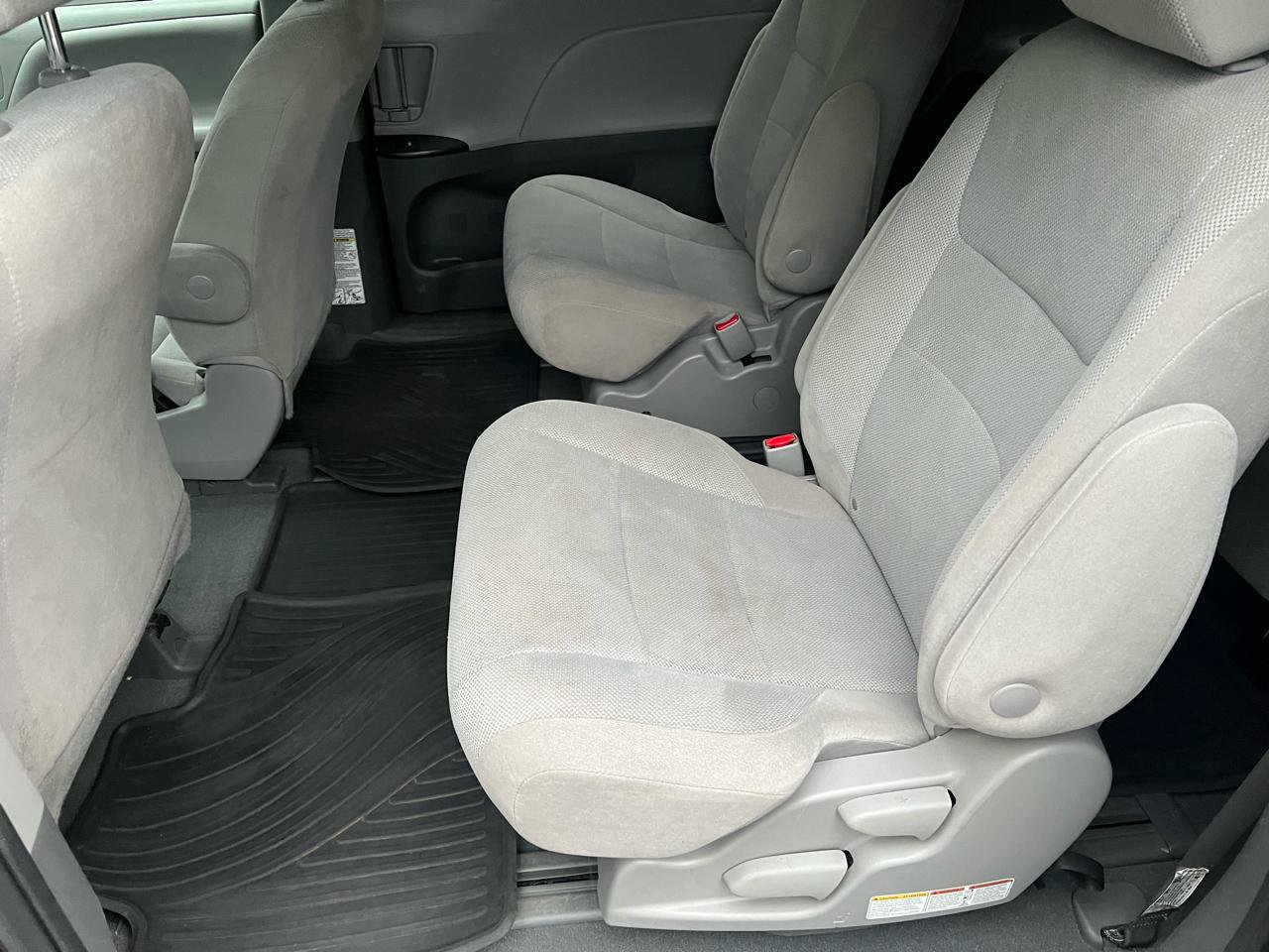 Used 2020 Toyota Sienna L FWD image 10